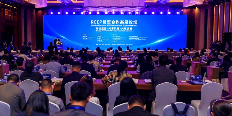 RCEP经贸合作高层论坛在青举行 发布共同推进RCEP区域经贸合作《青岛倡议》