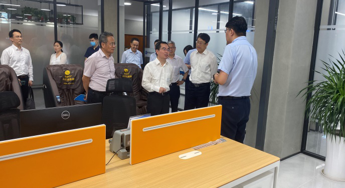 国家发展改革委地区经济司副司长曹元猛一行，视察RCEP青岛企业服务中心