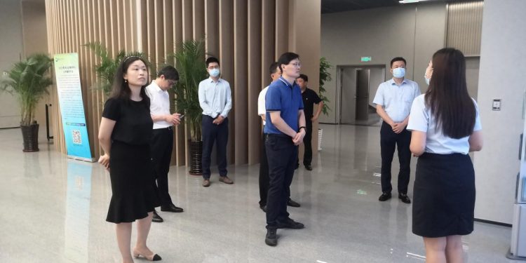 市发改委党组成员、副主任孙杰一行实地参观调研RCEP青岛企业服务中心