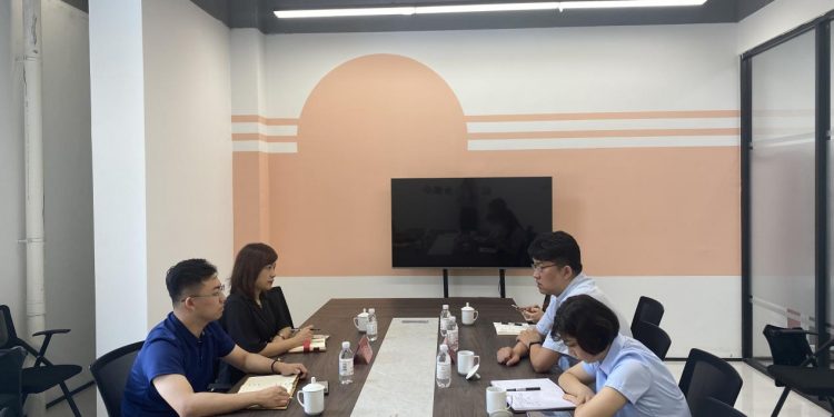 青岛中港通供应链集团有限公司总经理王沁琳一行到RCEP企业服务中心调研