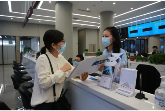 向市民报告·我为群众办实事系列丨完成“跨省通办”“全省通办”业务咨询及办理350余件 市北区搭建“一网多中心”特色政务服务平台